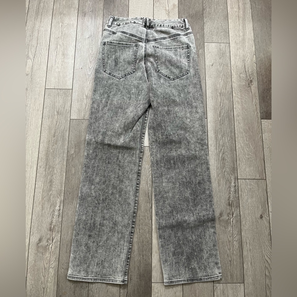 Express Modern Straight Super High Rise
Ultra hyper Stretch Size 6,8,10